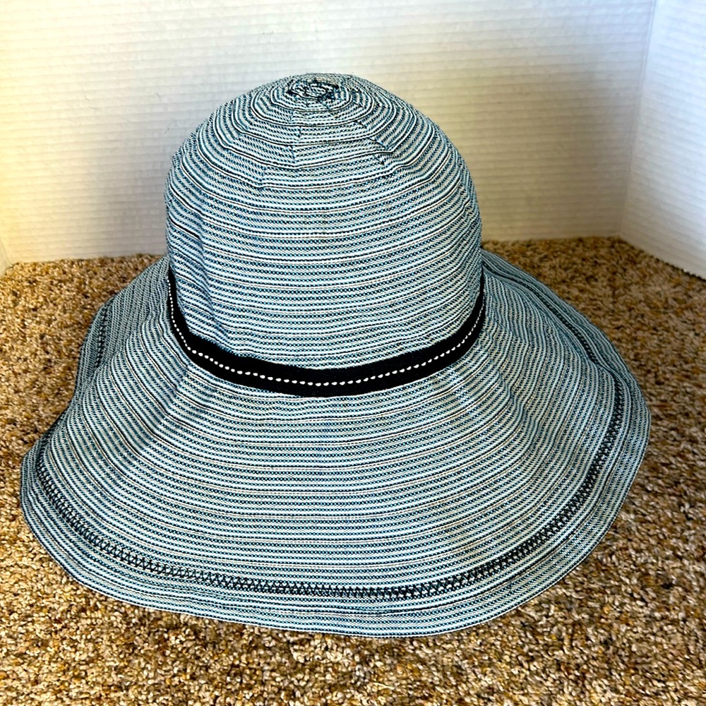 GAP women’s blue floppy hat, Size M/L